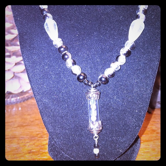 Handmade vial pendant necklace - Picture 2 of 6